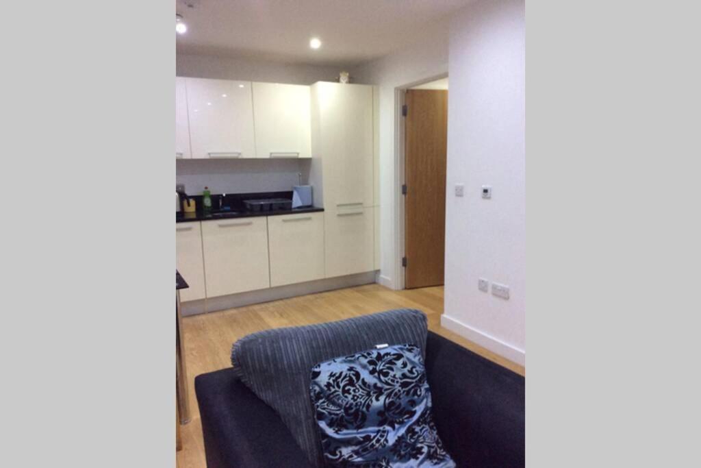 Max'Em Lexington Luxury Apartment Slough Exteriör bild