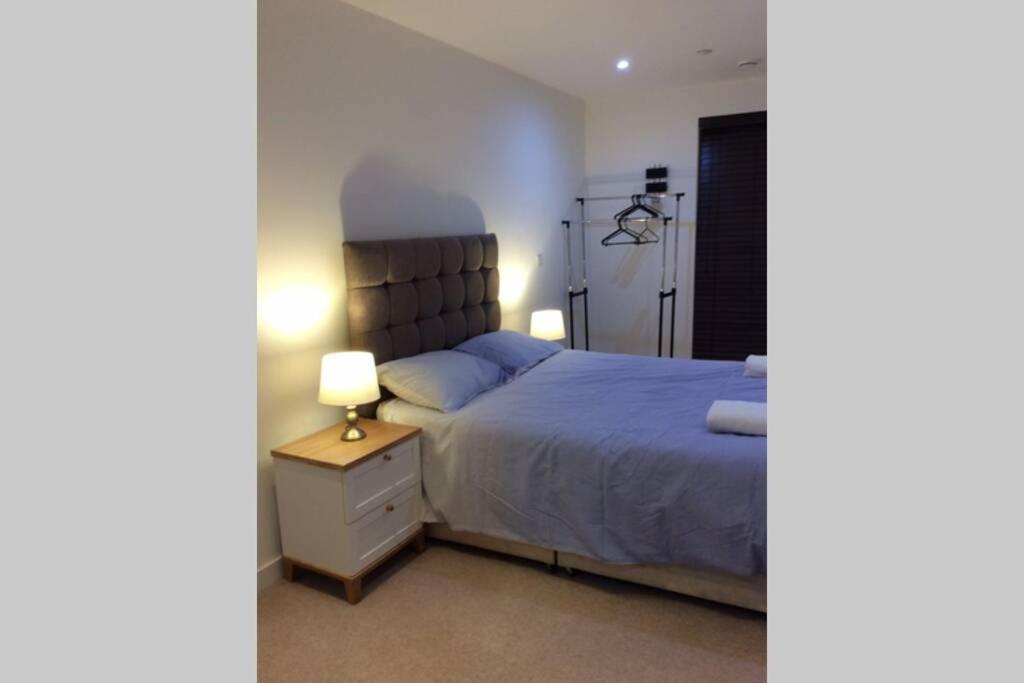 Max'Em Lexington Luxury Apartment Slough Exteriör bild