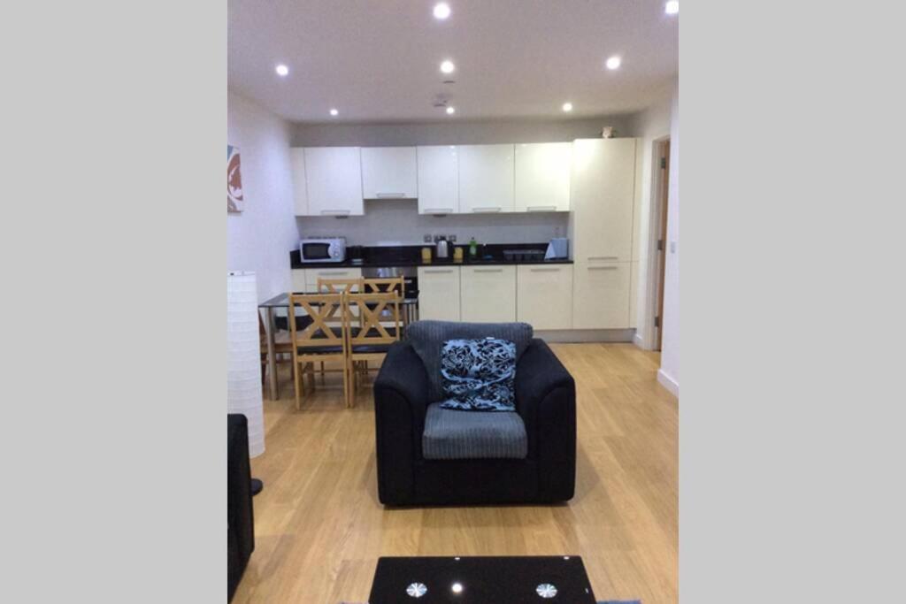 Max'Em Lexington Luxury Apartment Slough Exteriör bild