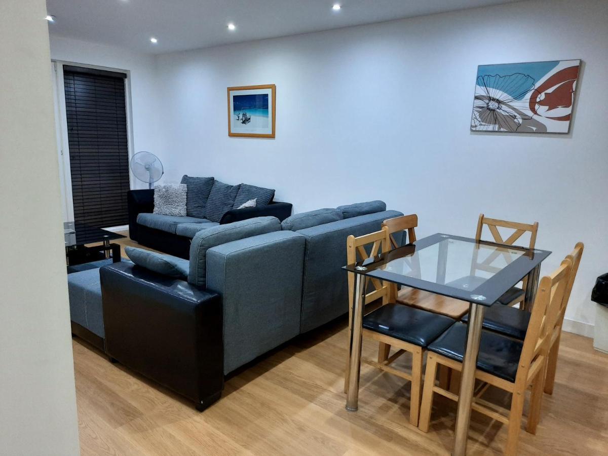 Max'Em Lexington Luxury Apartment Slough Exteriör bild
